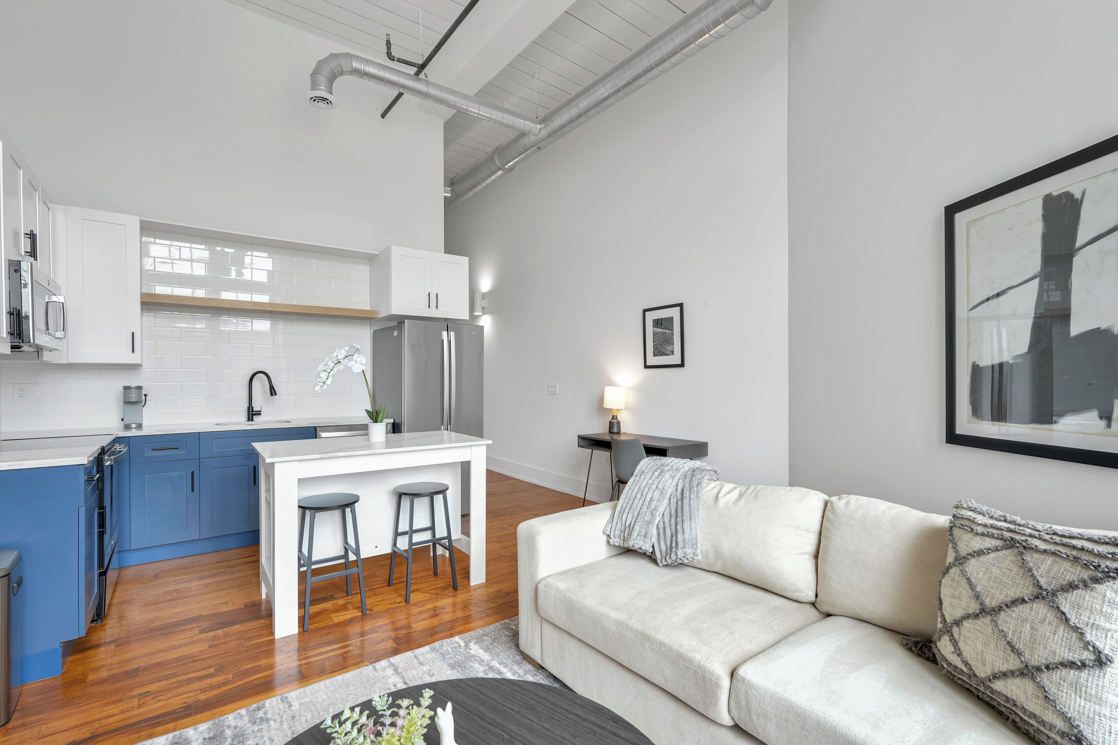 Appartement, 1 slaapkamer | Privékeuken | Een koelkast met diepvriezer, een microgolfoven, een oven, een kookplaat