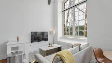 40-inch TV with digital channels