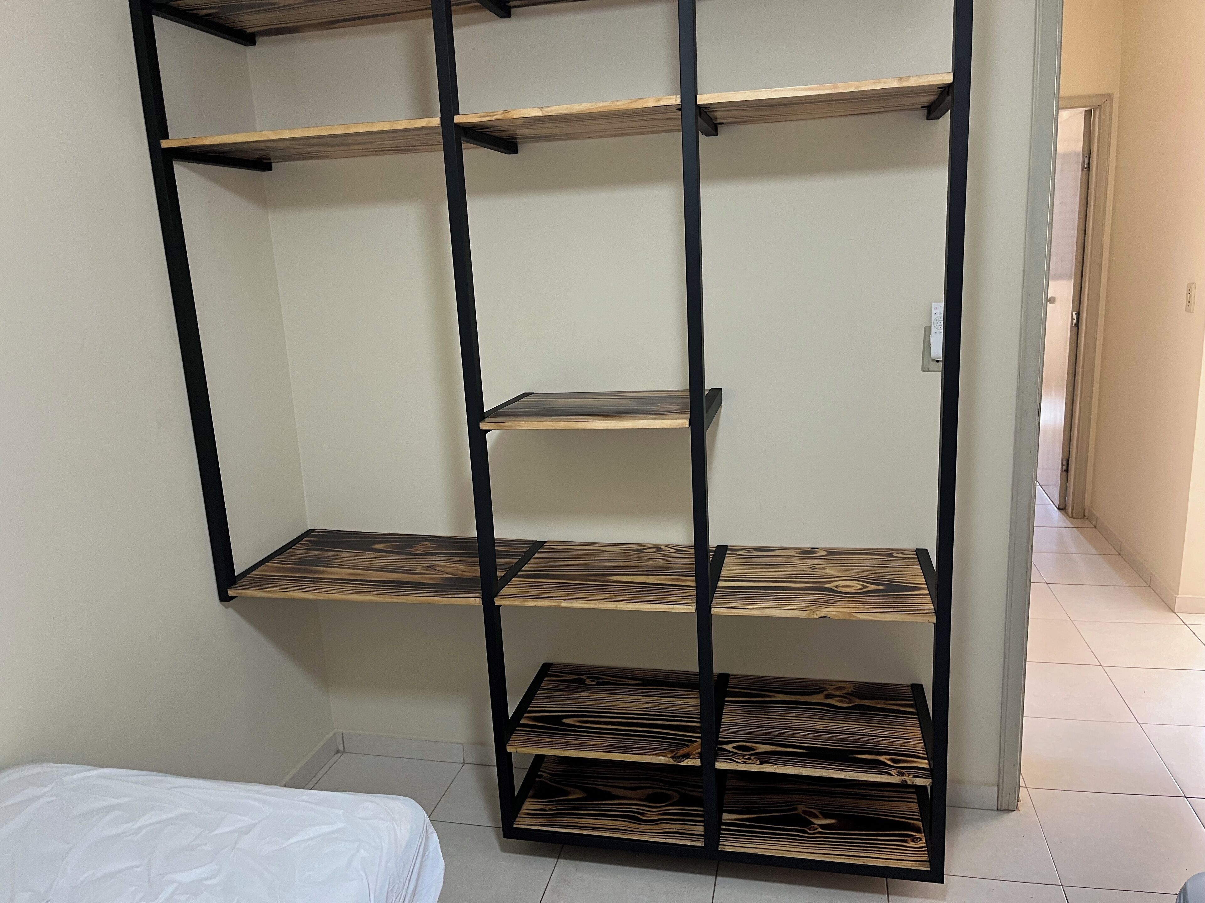 3 habitaciones, tabla de planchar con plancha, wifi y ropa de cama 