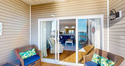 Bethany Bay water-view condo with pool, on-site golf & sports courts access