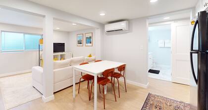 Beautiful basement unit with full kitchen & Wifi in Seattle