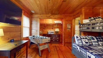 3 bedrooms, iron/ironing board, Internet, bed sheets