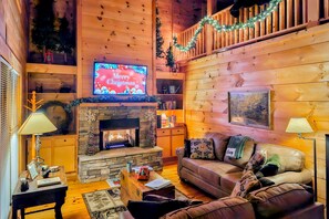 Fernseher, Kamin, DVD-Player, Tischfußball