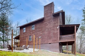 Exterior - Charming cabin with hot tub, coffee bar, firepit, foosball & mountain views (Morganton)