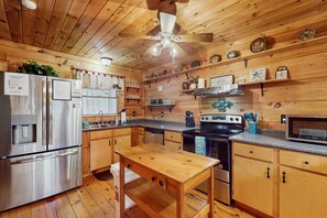 Fridge, microwave, oven, stovetop - Charming cabin with hot tub, coffee bar, firepit, foosball & mountain views (Morganton)