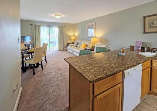 Interior - Sandy Bottom-Toes in the Sand! Possibly the best location in Biloxi. BOOK NOW!!! (Biloxi)