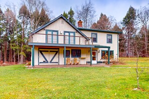 Exterior - Cozy house in the woods, riverfront, trail,  fireplace, wifi, w/d, bbq, balcony (Moretown)