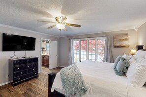 5 bedrooms, iron/ironing board, WiFi, bed sheets