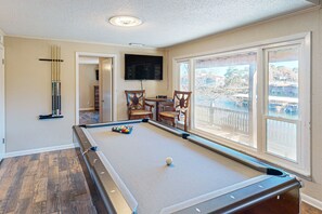 Games room - Spacious Lakefront Home with Private Boat Dock, Game Room, and Stunning Views (Hot Springs)