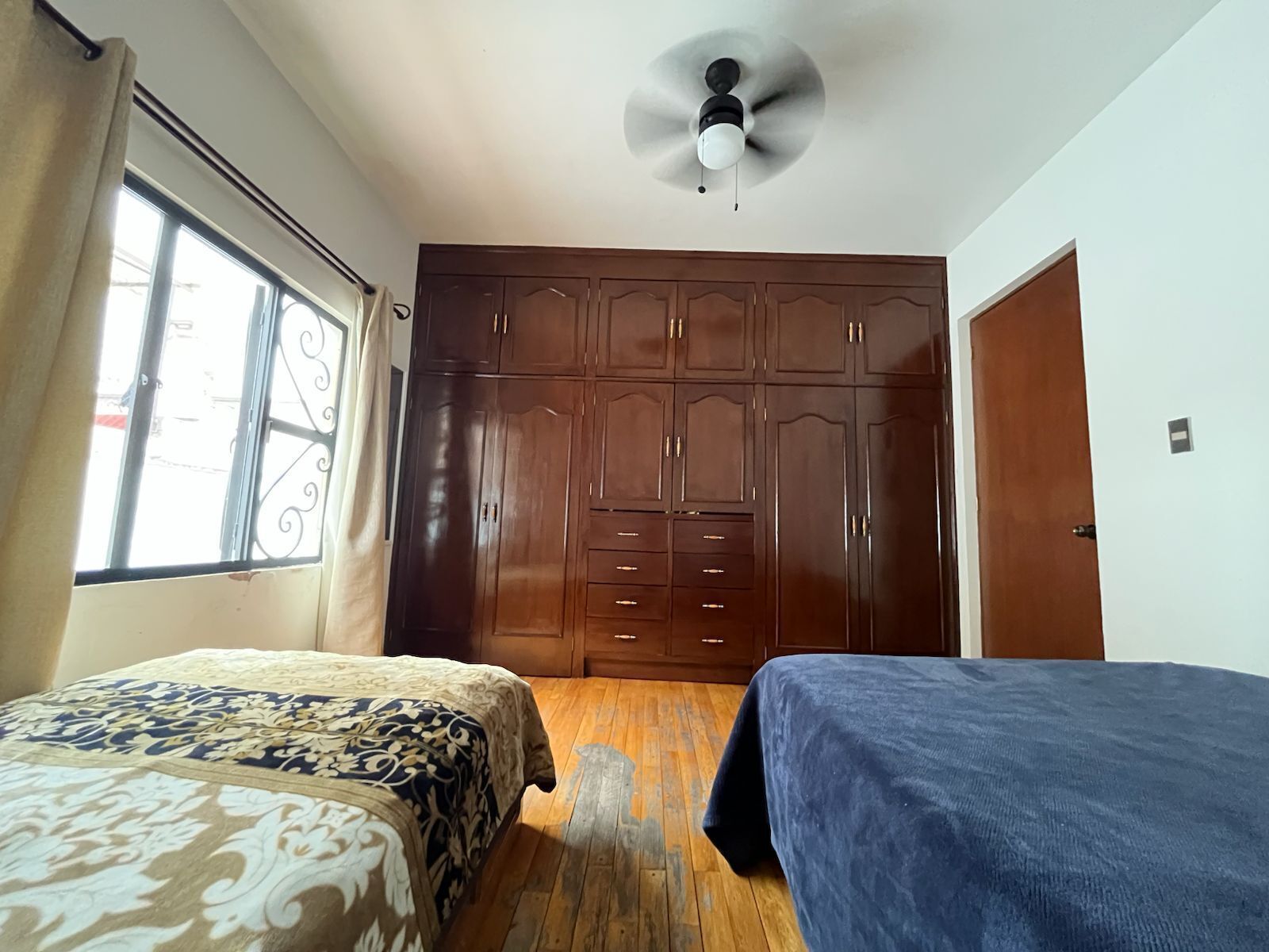 2 bedrooms, desk, iron/ironing board, WiFi