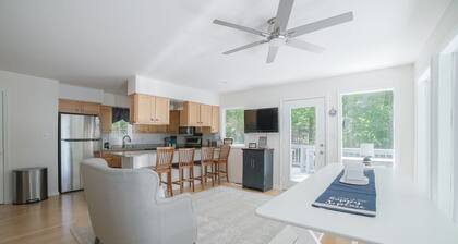 Spacious pet friendly waterfront house with patio & grill