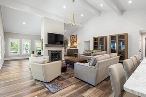 Smart TV, fireplace, video games - Lake Allatoona house with private dock, hot tub & fire pit. Family and groups! (White)