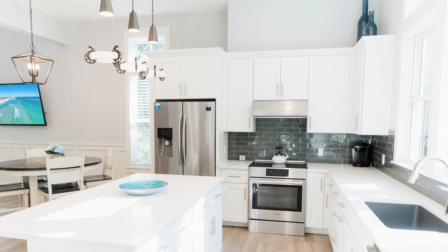Walk to Beach, 2 Shared Pools, Enclosed Porch, Bikes 30A Hideaway by Avantstay