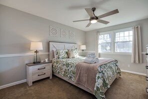 4 Schlafzimmer, Schreibtisch, Bügeleisen/Bügelbrett, Reisekinderbett