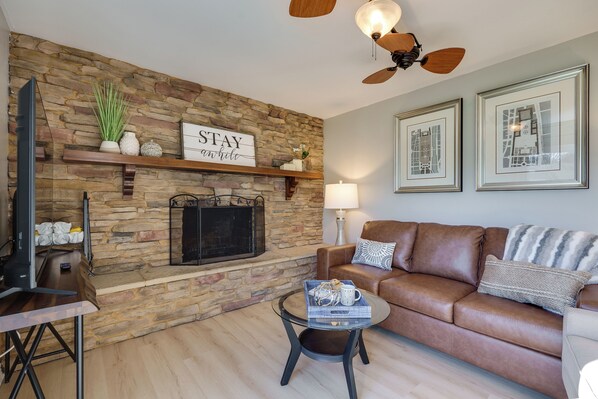 Smart-TV, Kamin, Videospiele, DVD-Player