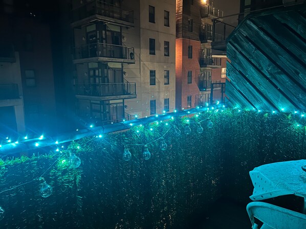 Apartment | Outdoor dining - Cozy Apartment 5 min Walk From Manchester Arena (Manchester)