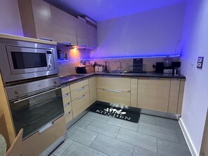 Apartment | Private kitchen - Cozy Apartment 5 min Walk From Manchester Arena (Manchester)