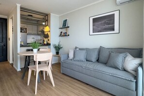 Basic Apartment | Living area