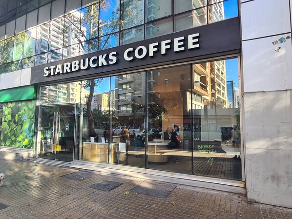 Exterior detail - Manuel Montt Spot by Andes+ (Santiago)