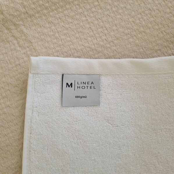Apartment | Bathroom amenities | Combined shower/tub, hair dryer, towels, soap
