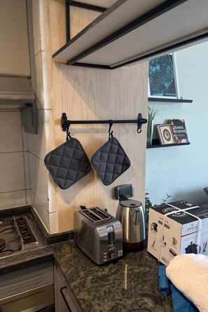Basic Apartment | Private kitchen | Microwave, stovetop, cookware/dishes/utensils