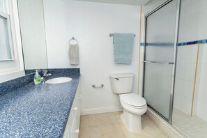 Bruser, hårtørrer, håndklæder, Sæbe