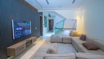 Family Apartment, Balcony, City View | Living area