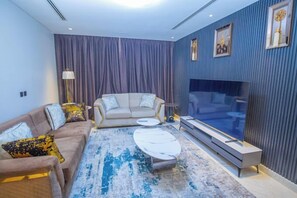 Familienapartment, Balkon, Stadtblick | Wohnbereich