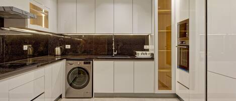 Kühlschrank, Kochgeschirr/Geschirr/Besteck