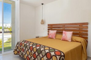 2 chambres, bureau, Wi-Fi gratuit, draps fournis