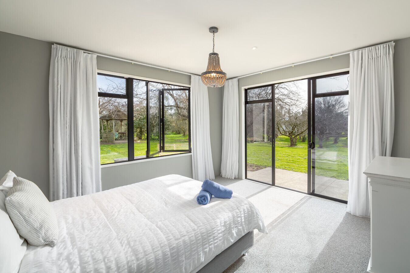 5 bedrooms, iron/ironing board, free WiFi, bed sheets