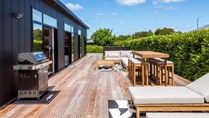 Outdoor dining - Sotally Tober Retreat (Martinborough)