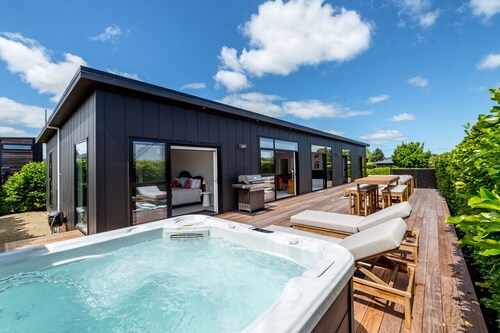 Sotally Tober Luxury Retreat | New Build, Spa, Walk to Square