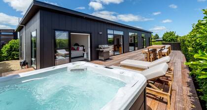 Sotally Tober Luxury Retreat | New Build, Spa, Walk to Square