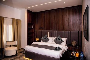 Appartement Deluxe, balcon, vue sur la ville | 2 chambres, bureau, espace de travail pour ordinateurs portables