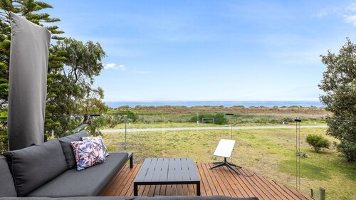 Seatheview with direct foreshore access, stunning views, and modern family comforts.