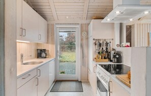 Fridge, stovetop, dishwasher, coffee/tea maker - Lovely home in Skals with WiFi (Skals)