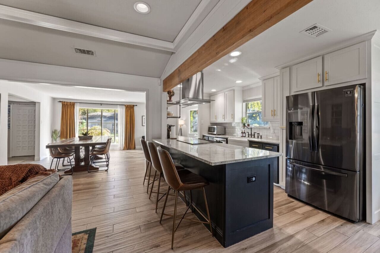 Réfrigérateur, micro-ondes, four, lave-vaisselle