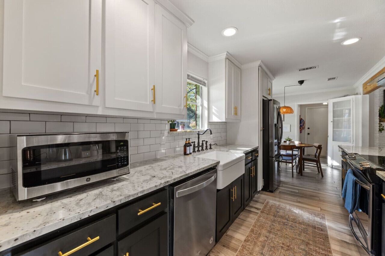 冷蔵庫、電子レンジ、オーブン、食器洗い機