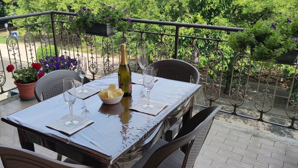 Outdoor dining - Alby's apartment, in the Motor Valley with private parking (Formigine)