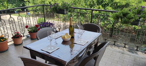 Alby's apartment, in the Motor Valley with private parking