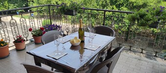 Alby's apartment, in the Motor Valley with private parking