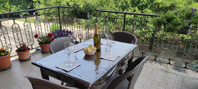 Alby's apartment, in the Motor Valley with private parking