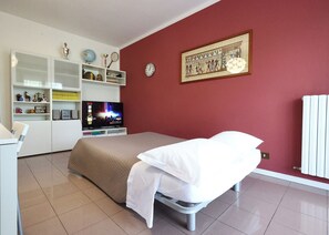1 camera, una scrivania, ferro/asse da stiro, Wi-Fi gratuito
