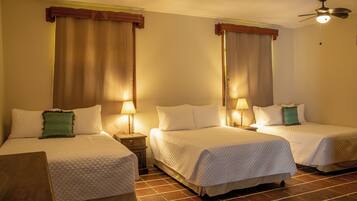 Standard-Dreibettzimmer | Hochwertige Bettwaren, Tempur-Pedic-Betten, Minibar, Zimmersafe