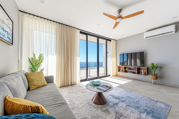 Luxury Apartment, 2 Bedrooms, Pool Access, Ocean View 503 | Living area