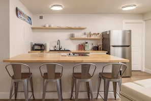 Refrigerador, microondas, parrilla de estufa y lavavajillas