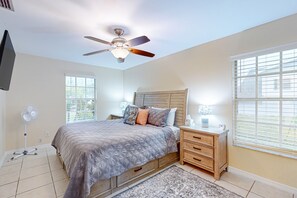 2 bedrooms, iron/ironing board, internet, bed sheets - Cozy home with private pool. internet, & washer and dryer (Cape Coral)