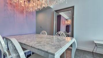 Dishwasher, cookware/dishes/utensils