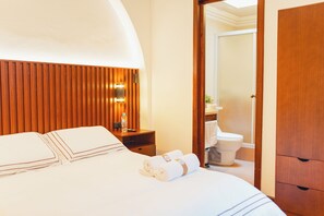 Deluxe Room, 1 Double Bed, Private Bathroom, Courtyard View